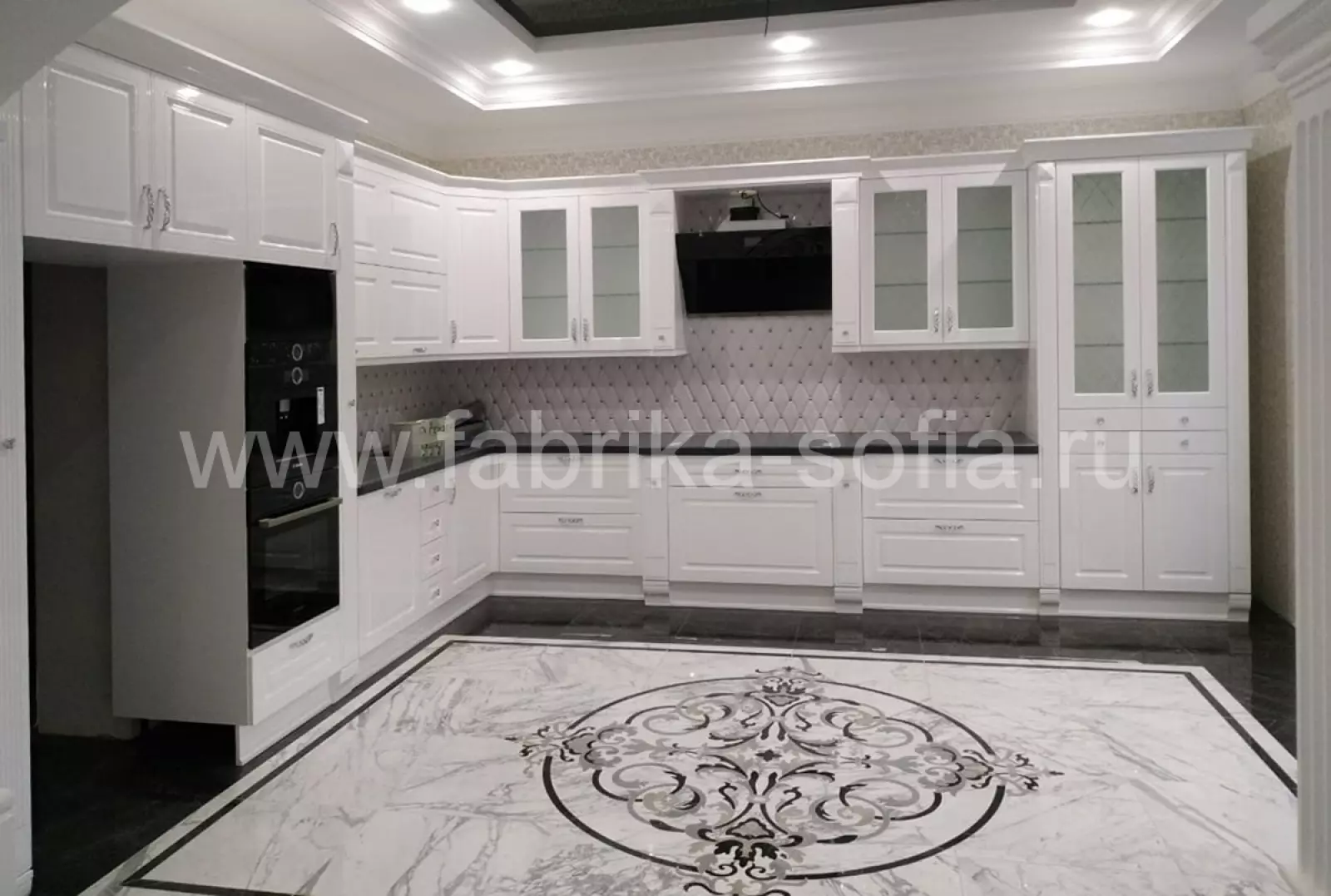 Красивая и утонченная кухня в классическом стиле под заказ